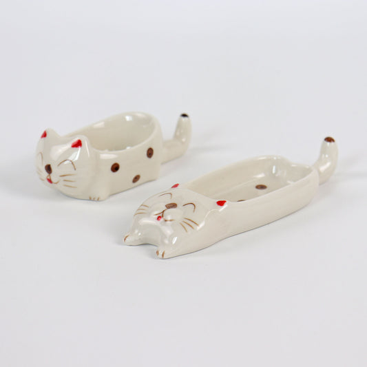 angle view of ceramic cat sauce dish set