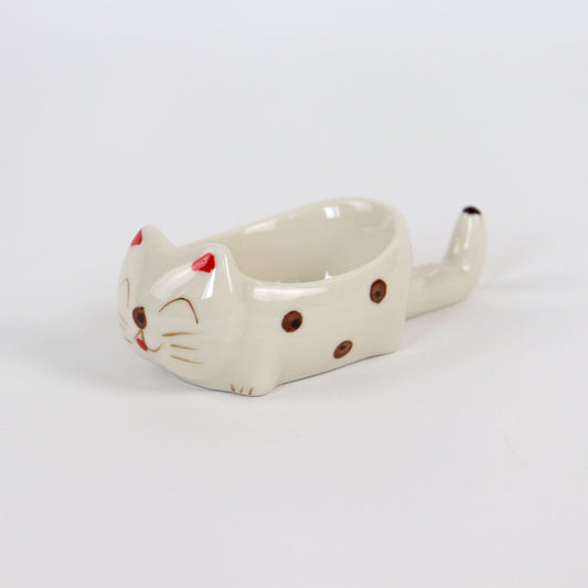 angle view of ceramic cat sauce dish in style A