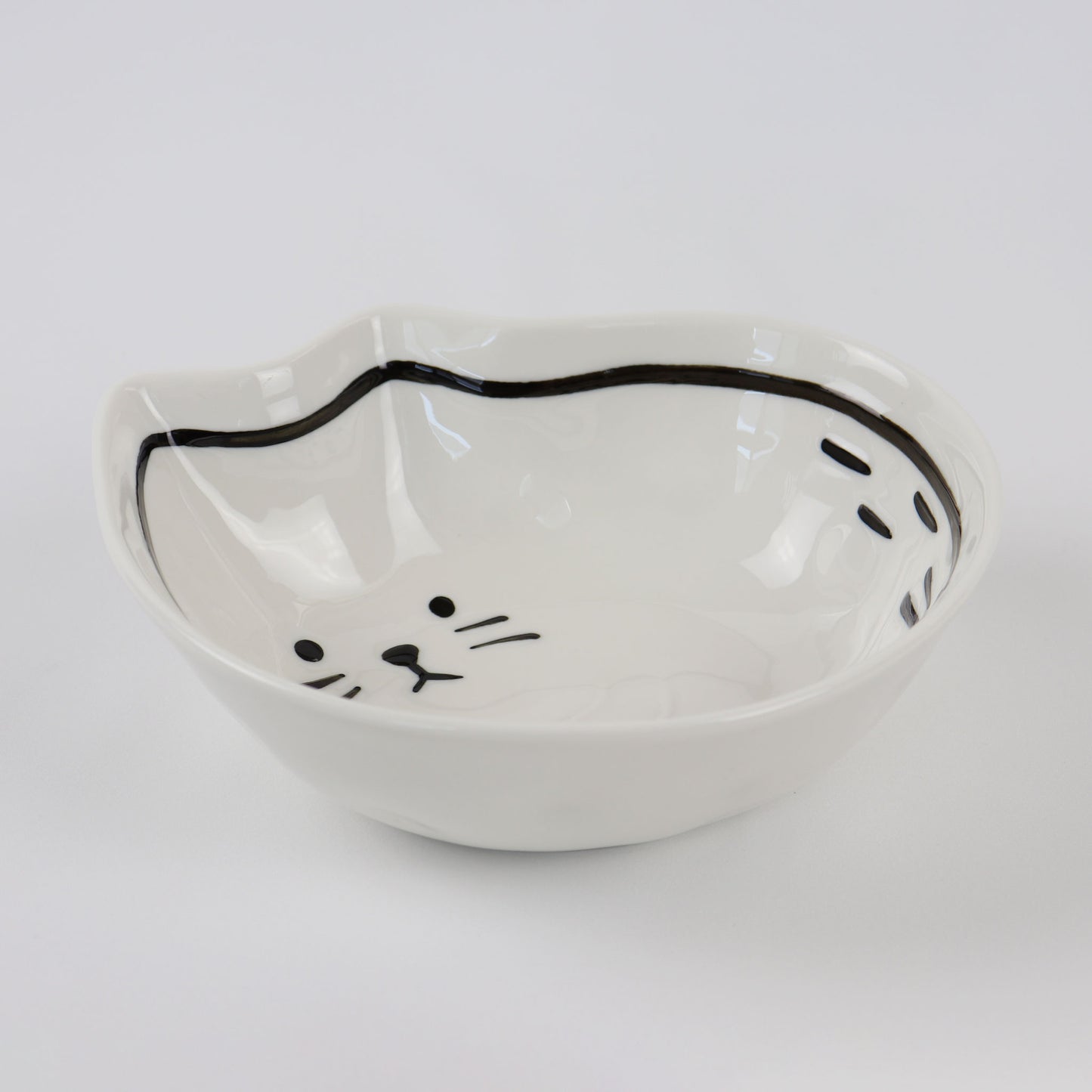 angle view of cat shaped bowl