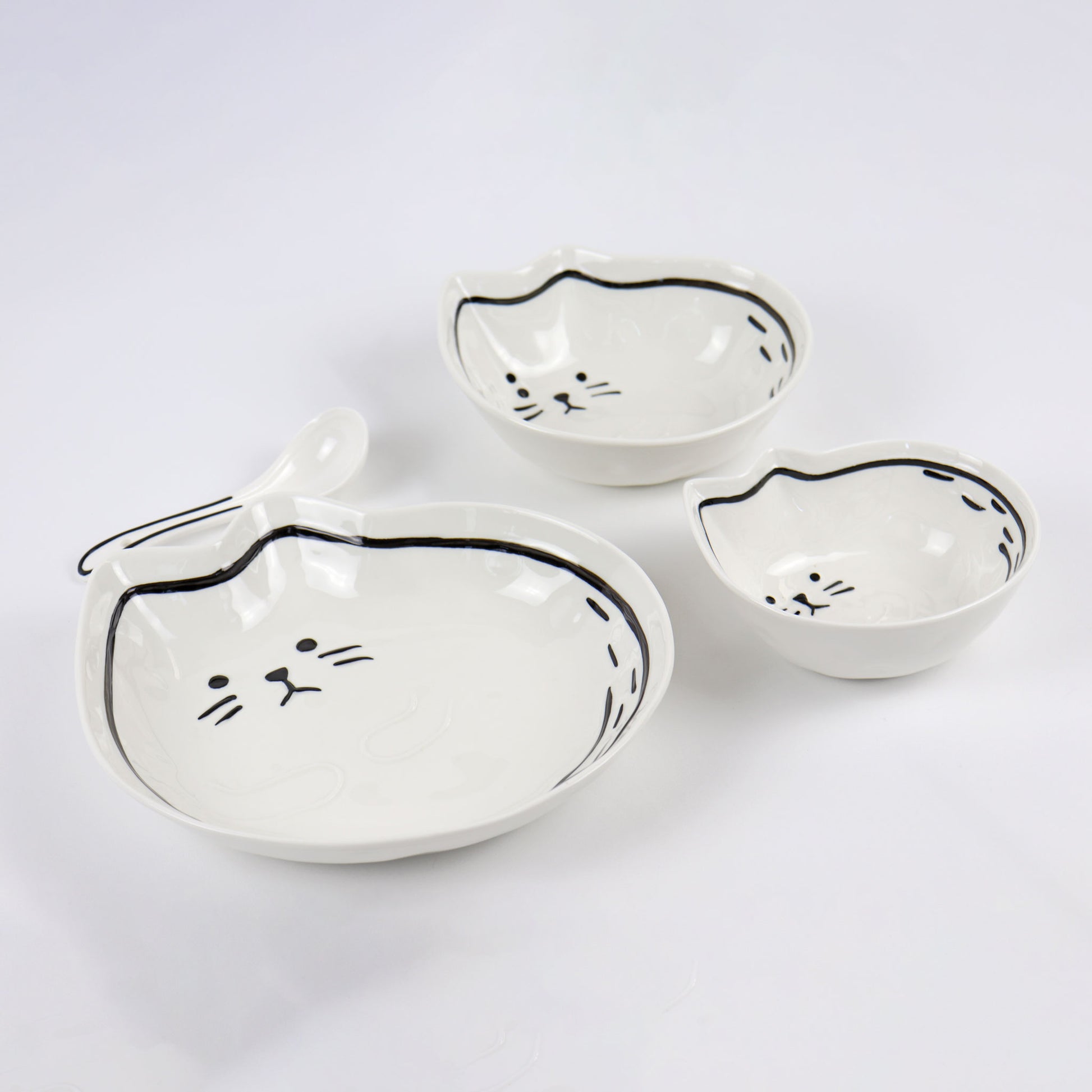 full four piece cat shaped bowls, plate and spoon set shot on angle