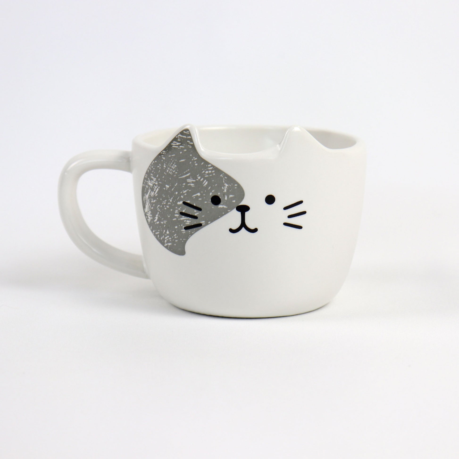 grey and white cat cup