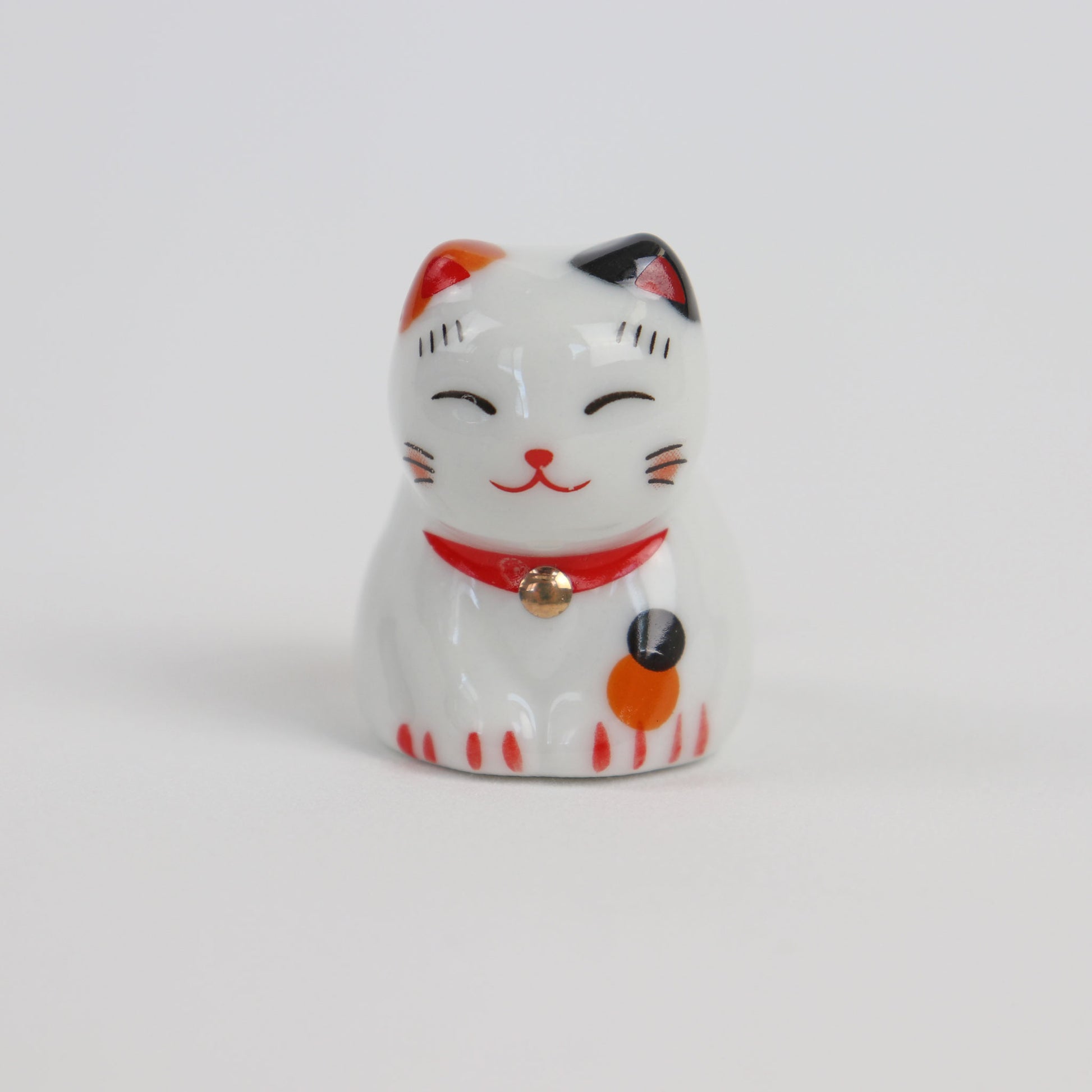 lucky cat sitting chopstick rest