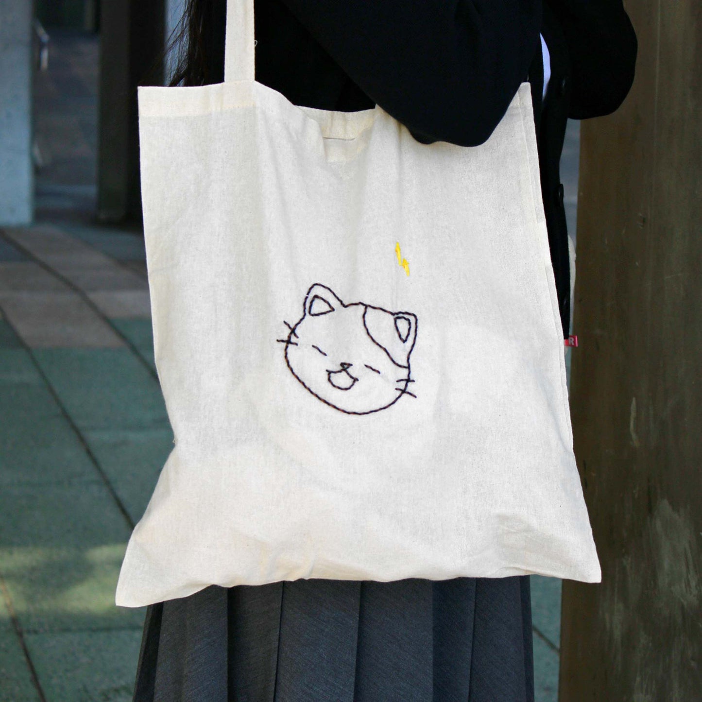 Embroidery Workshop: Cats on Totes with Nekki